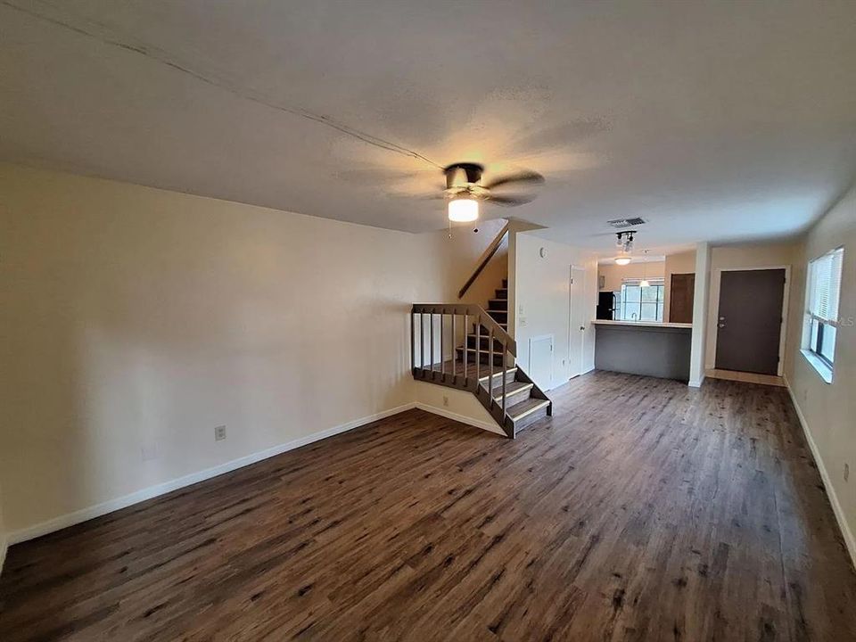 For Rent: $1,299 (2 beds, 1 baths, 1016 Square Feet)