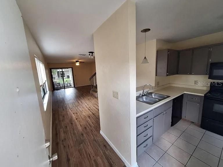 For Rent: $1,299 (2 beds, 1 baths, 1016 Square Feet)