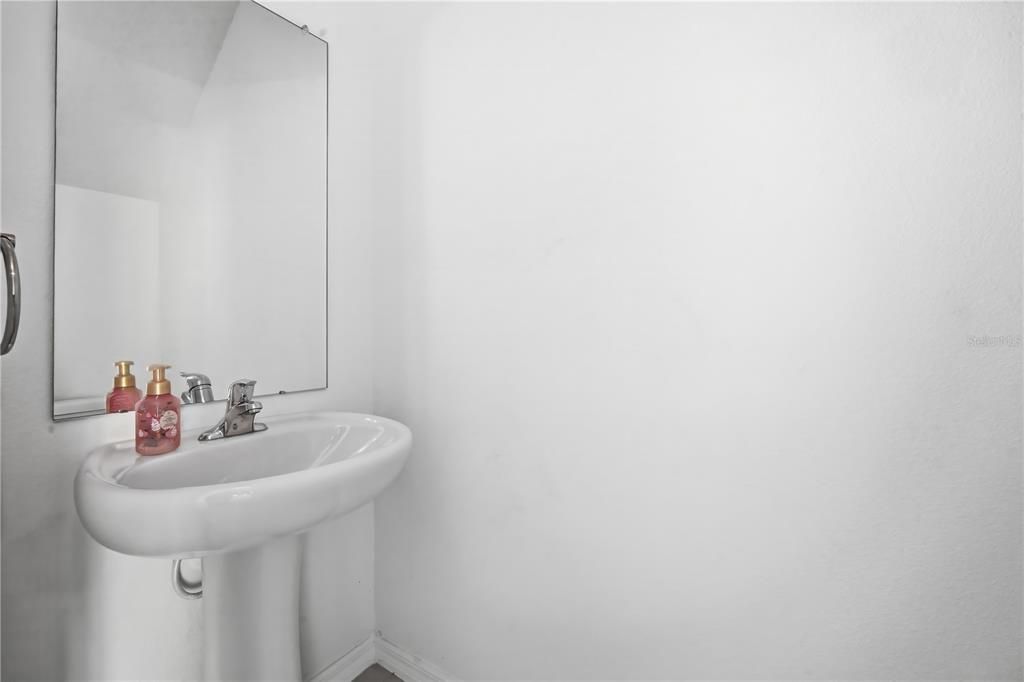 For Rent: $1,899 (3 beds, 3 baths, 1666 Square Feet)