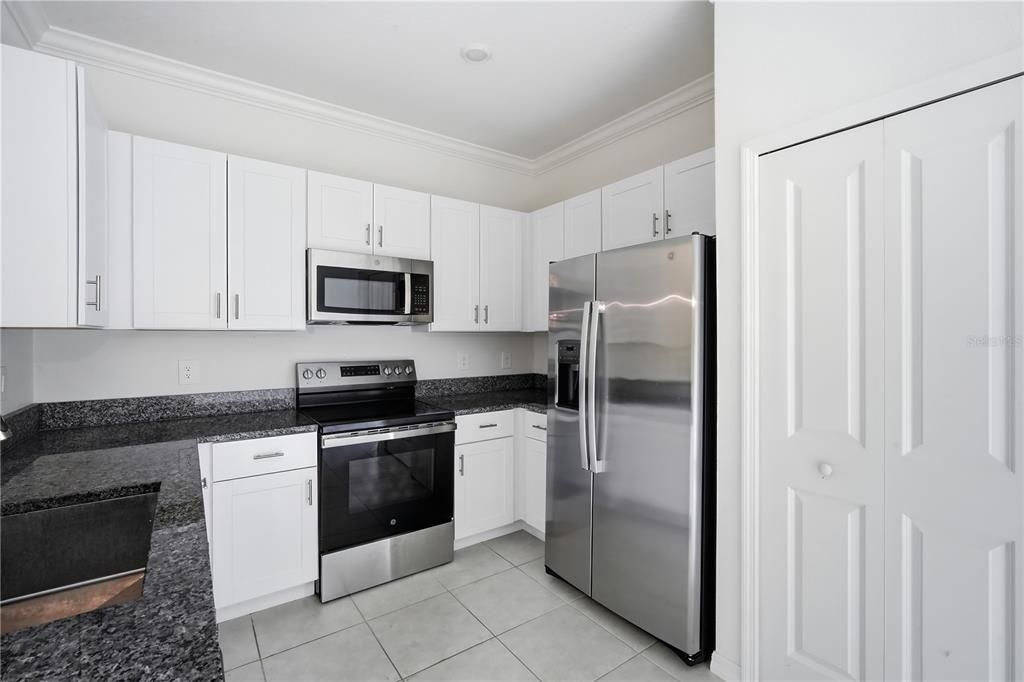 For Rent: $1,899 (3 beds, 3 baths, 1666 Square Feet)
