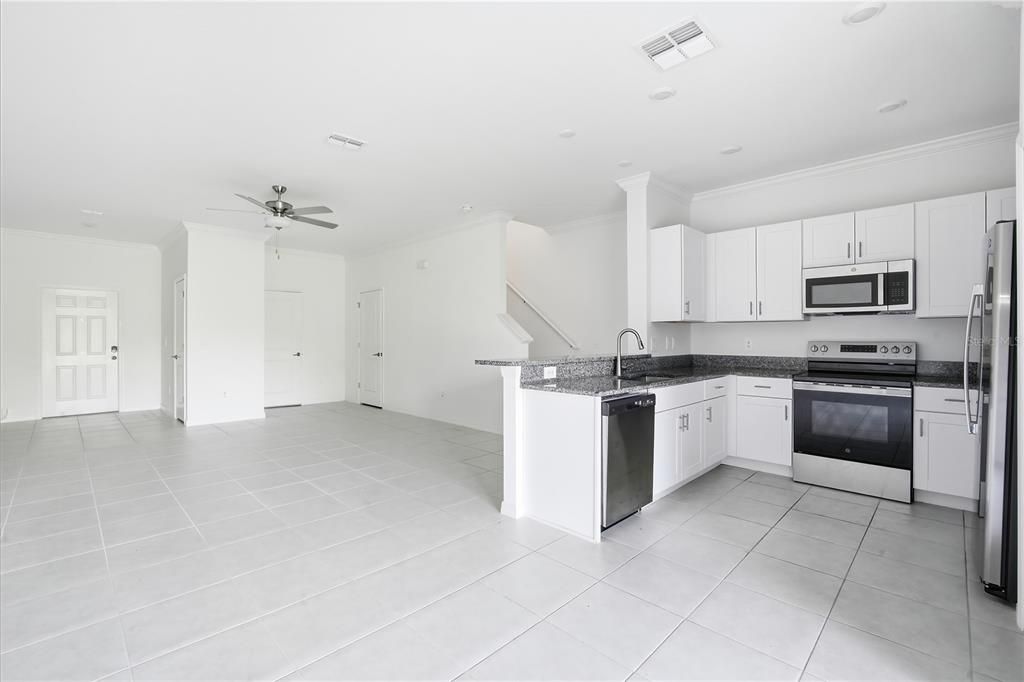 For Rent: $1,899 (3 beds, 3 baths, 1666 Square Feet)