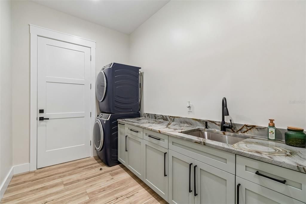 For Sale: $1,550,000 (4 beds, 3 baths, 4543 Square Feet)