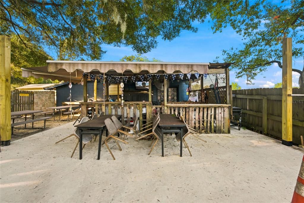 For Sale: $1,299,000 (3 beds, 2 baths, 1528 Square Feet)