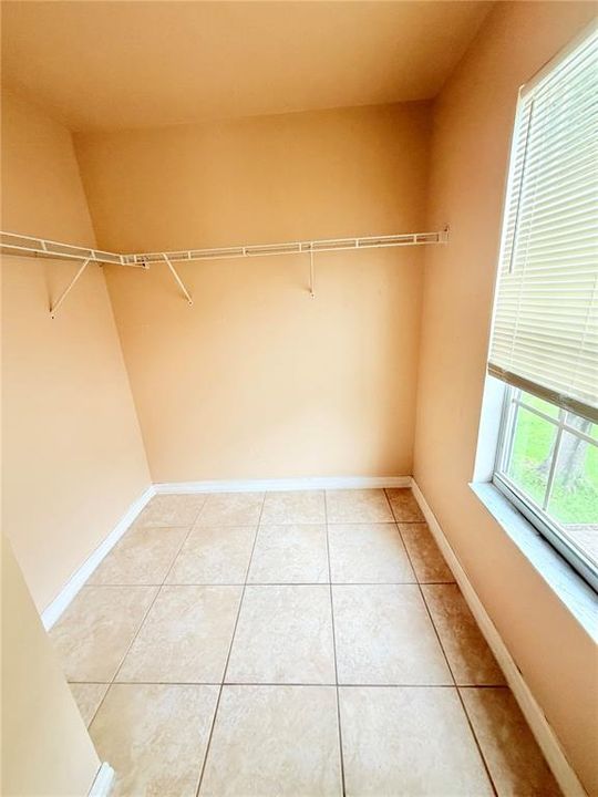 En Venta: $380,000 (4 camas, 2 baños, 2388 Pies cuadrados)