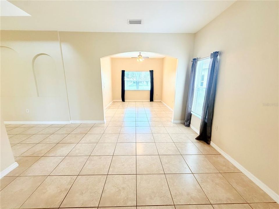 En Venta: $380,000 (4 camas, 2 baños, 2388 Pies cuadrados)