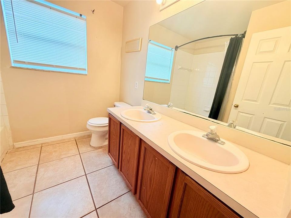 En Venta: $380,000 (4 camas, 2 baños, 2388 Pies cuadrados)