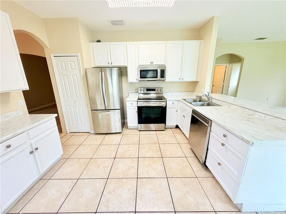 En Venta: $380,000 (4 camas, 2 baños, 2388 Pies cuadrados)