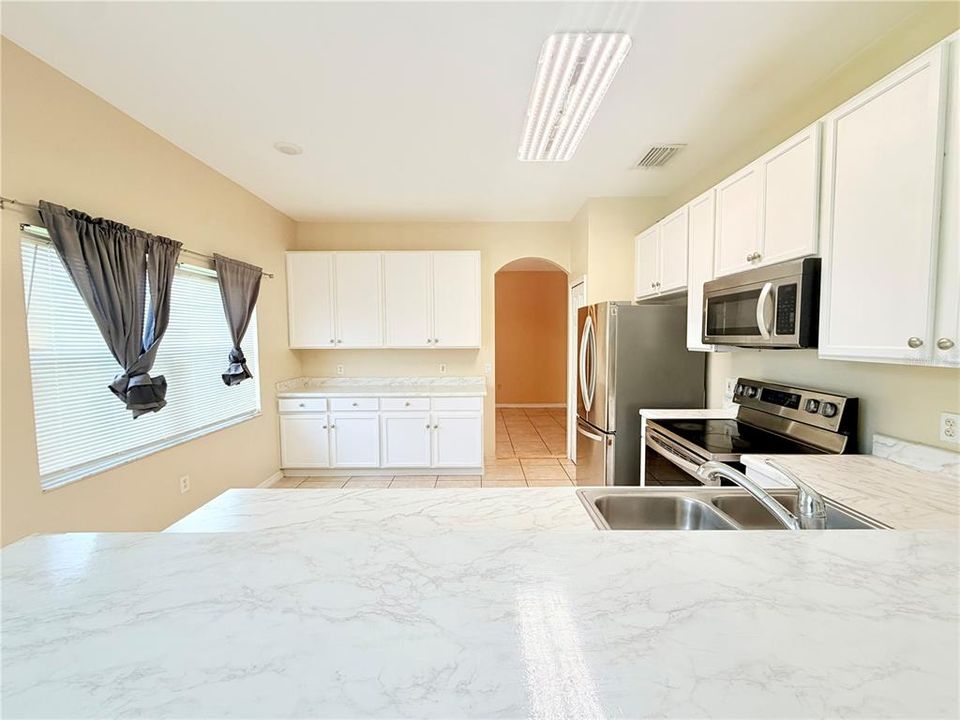 En Venta: $380,000 (4 camas, 2 baños, 2388 Pies cuadrados)