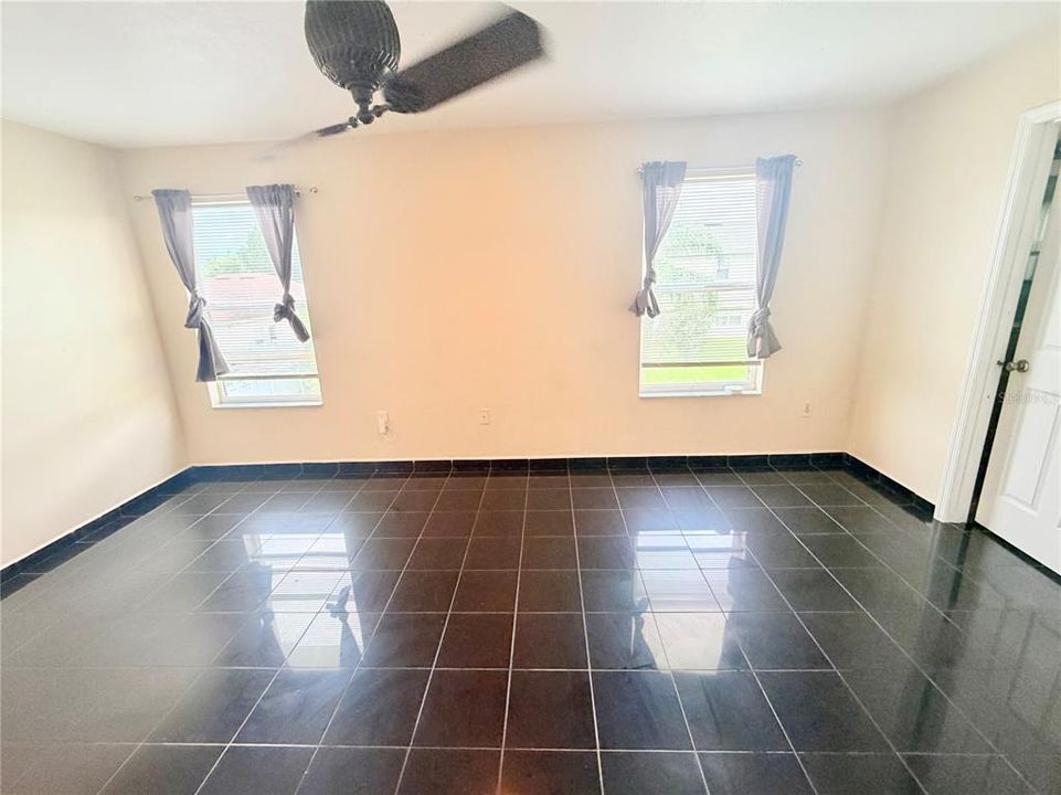 En Venta: $380,000 (4 camas, 2 baños, 2388 Pies cuadrados)