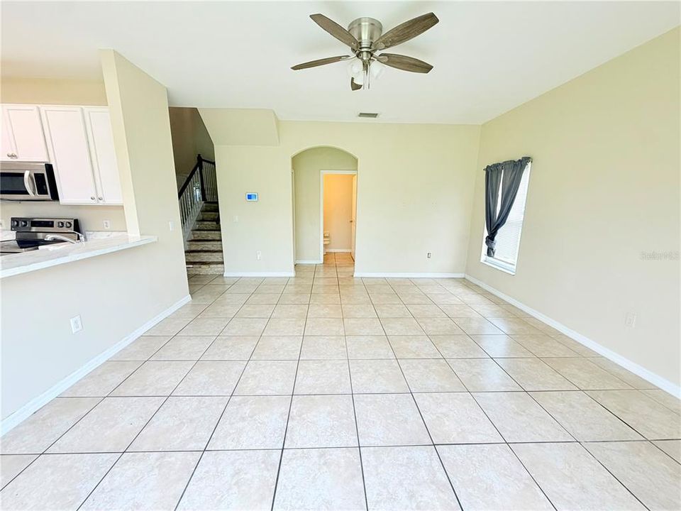 En Venta: $380,000 (4 camas, 2 baños, 2388 Pies cuadrados)