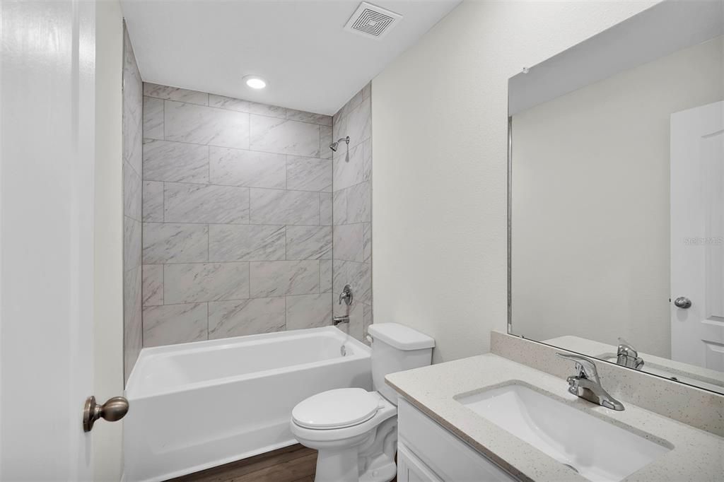 На продажу: $335,900 (3 спален, 2 ванн, 1461 Квадратных фут)