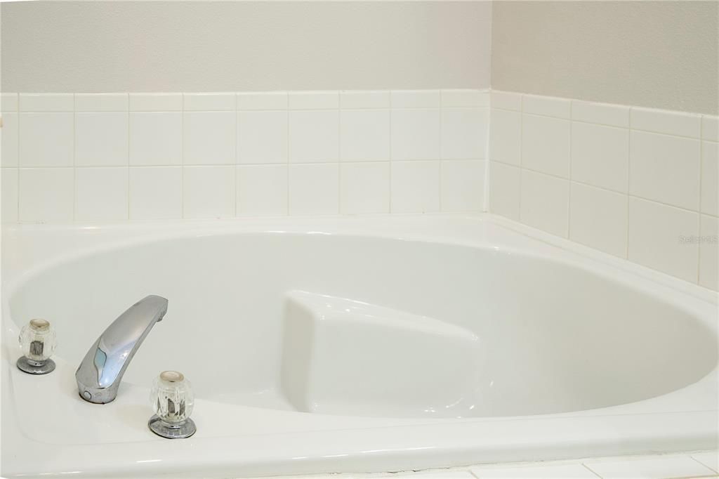 На продажу: $465,000 (4 спален, 2 ванн, 1956 Квадратных фут)