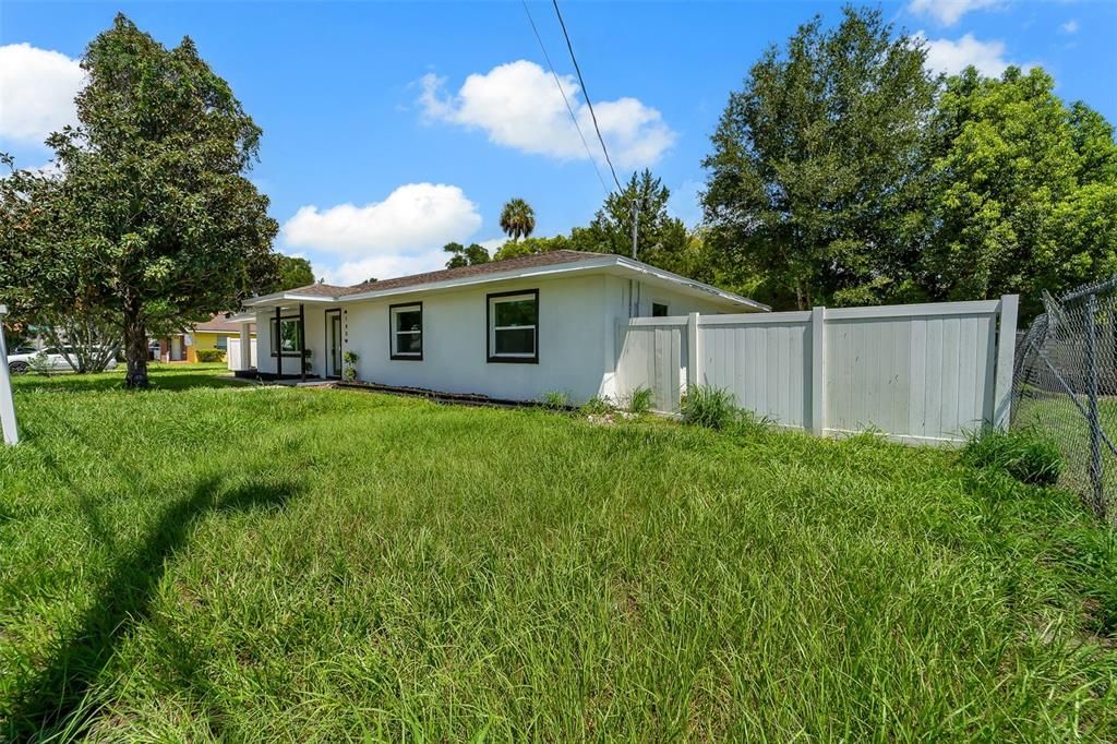 For Sale: $299,700 (4 beds, 3 baths, 1756 Square Feet)