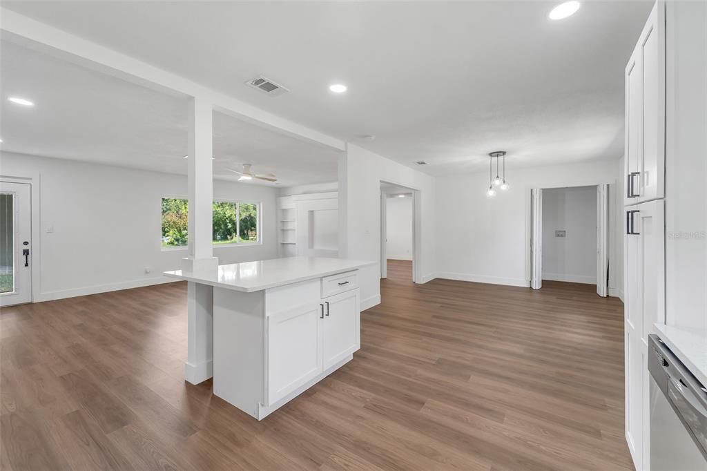 For Sale: $299,700 (4 beds, 3 baths, 1756 Square Feet)