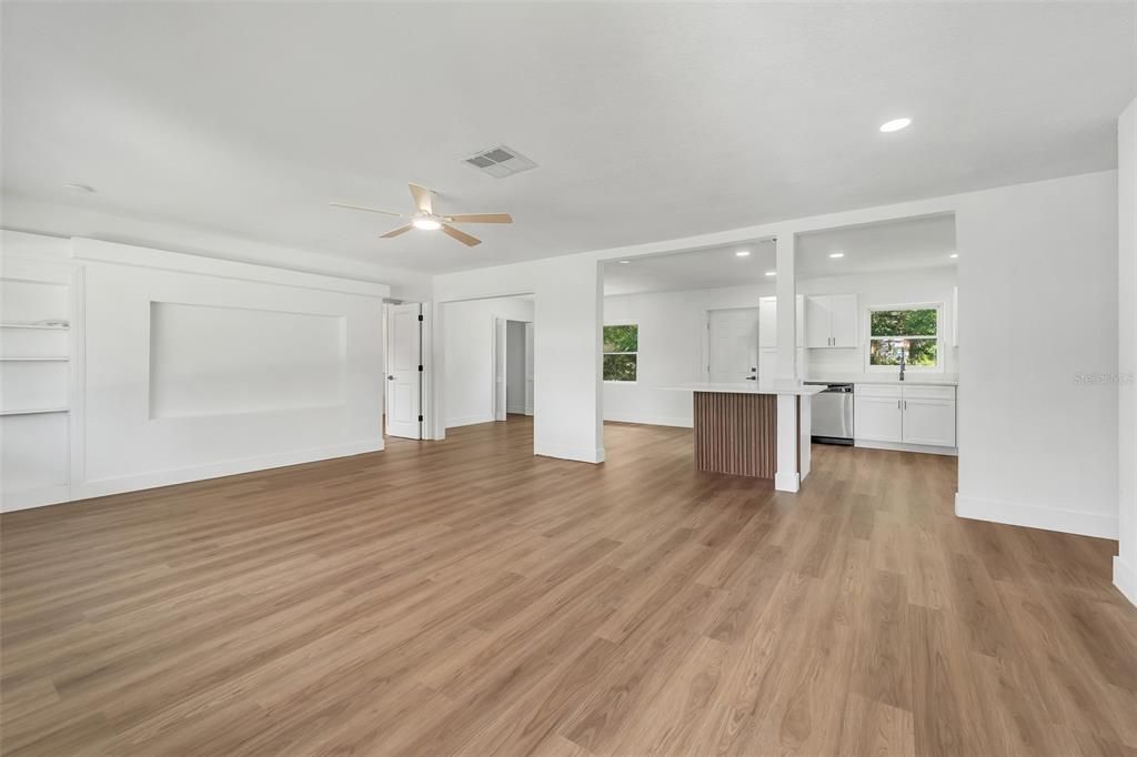 For Sale: $299,700 (4 beds, 3 baths, 1756 Square Feet)