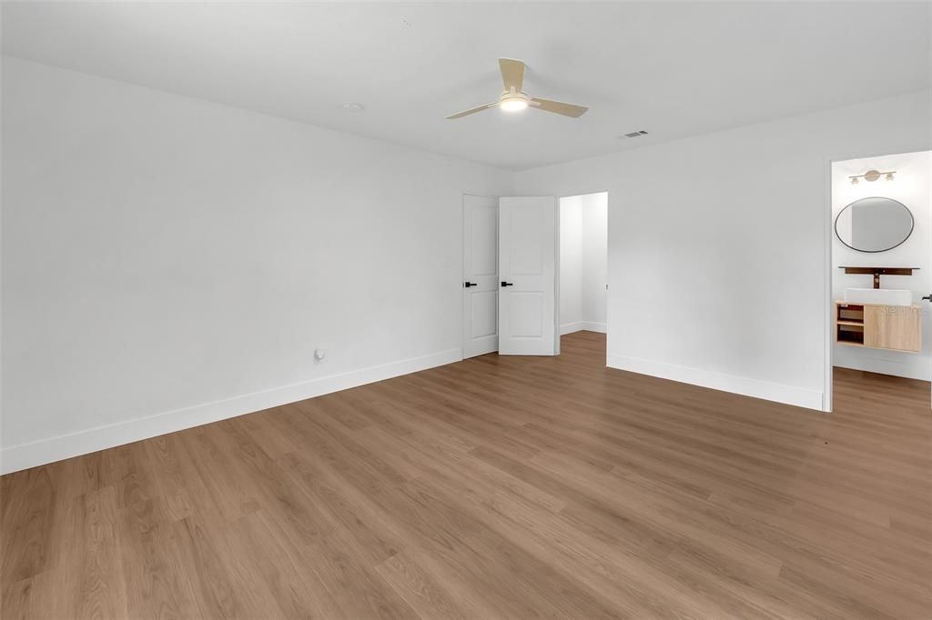 For Sale: $299,700 (4 beds, 3 baths, 1756 Square Feet)
