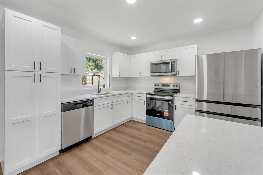 For Sale: $299,700 (4 beds, 3 baths, 1756 Square Feet)