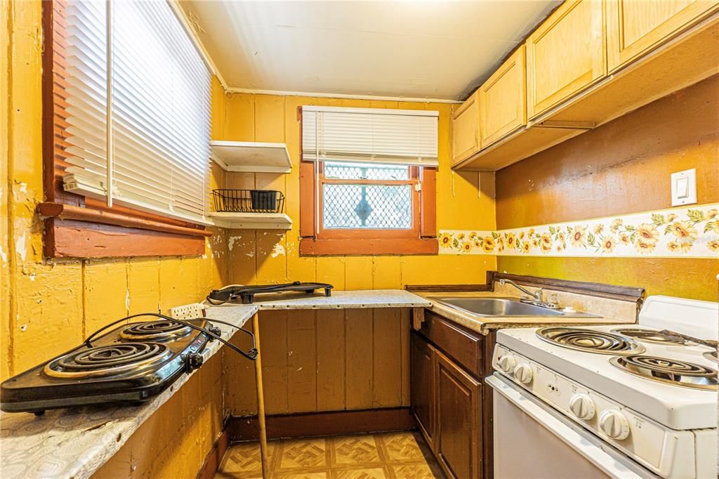 В аренду: $1,295 (2 спален, 1 ванн, 800 Квадратных фут)