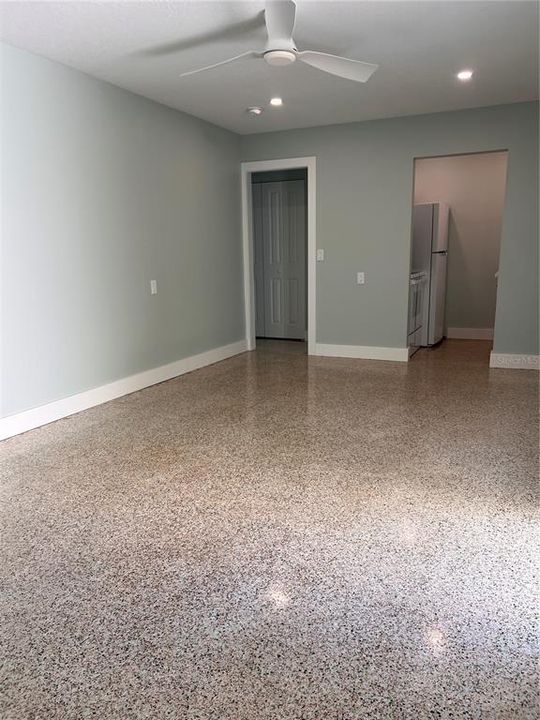 В аренду: $2,200 (2 спален, 1 ванн, 650 Квадратных фут)