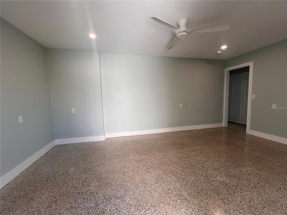 В аренду: $2,200 (2 спален, 1 ванн, 650 Квадратных фут)