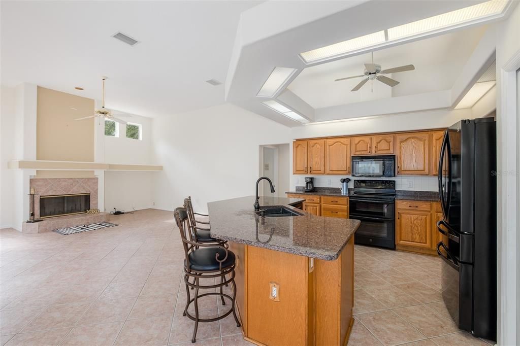 En Venta: $449,000 (3 camas, 2 baños, 2282 Pies cuadrados)
