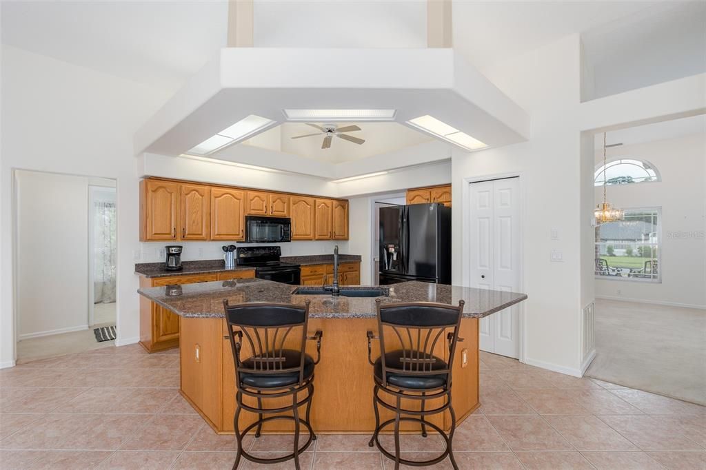 En Venta: $449,000 (3 camas, 2 baños, 2282 Pies cuadrados)