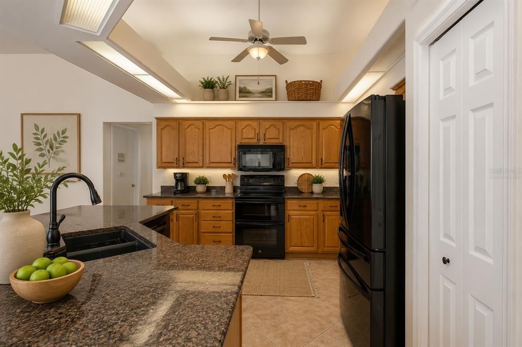En Venta: $449,000 (3 camas, 2 baños, 2282 Pies cuadrados)