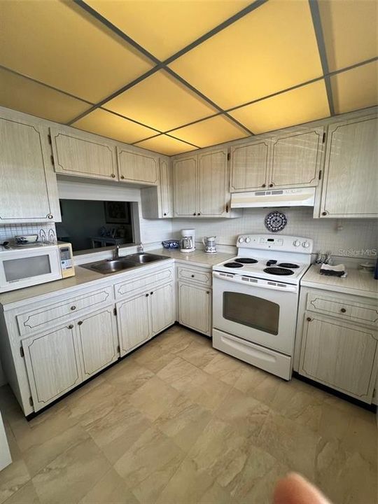 For Rent: $1,500 (1 beds, 1 baths, 875 Square Feet)