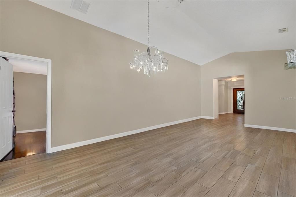 В аренду: $1,800 (3 спален, 2 ванн, 1456 Квадратных фут)