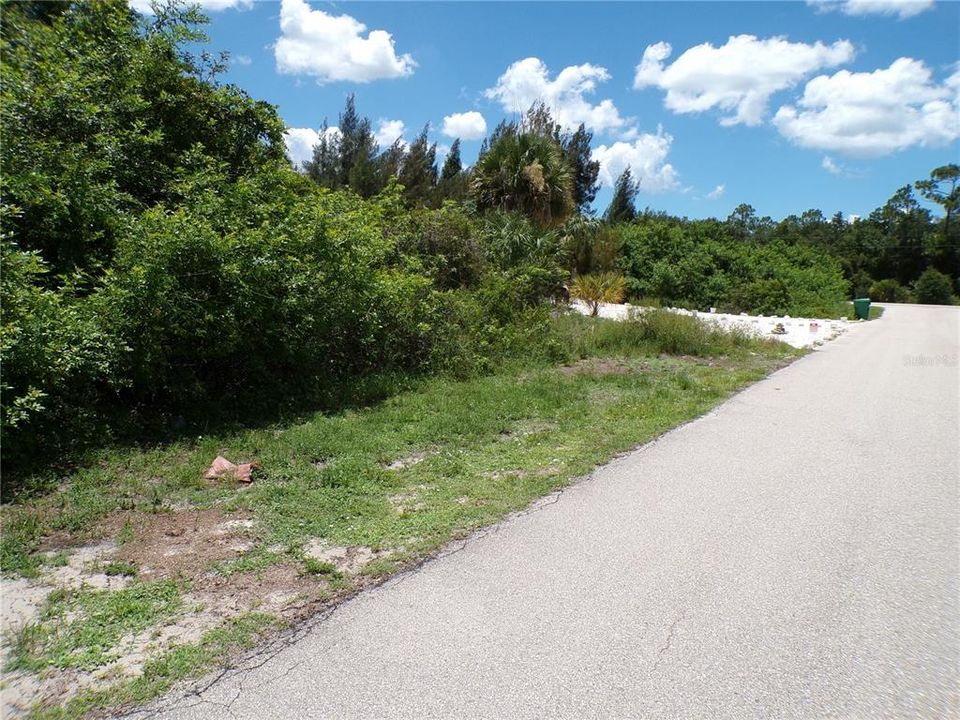 На продажу: $12,990 (0.17 acres)