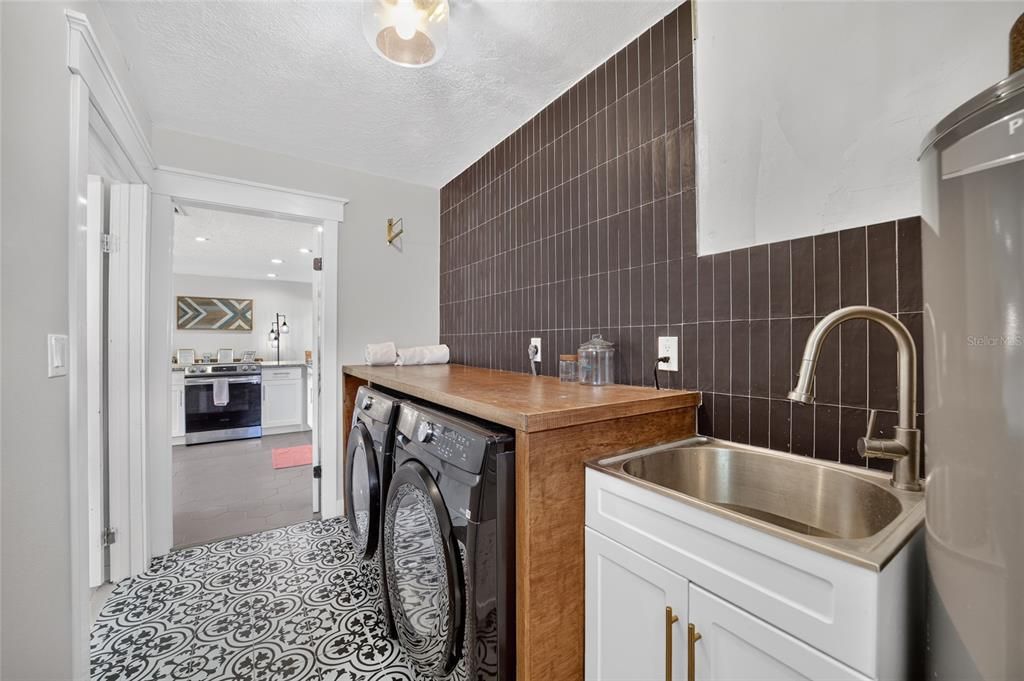 На продажу: $419,900 (3 спален, 2 ванн, 1785 Квадратных фут)