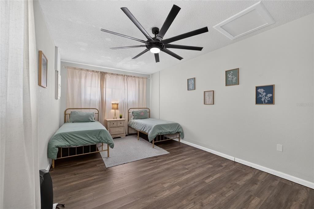 На продажу: $419,900 (3 спален, 2 ванн, 1785 Квадратных фут)
