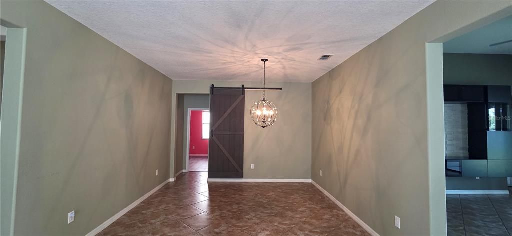 En Venta: $390,500 (4 camas, 3 baños, 2358 Pies cuadrados)