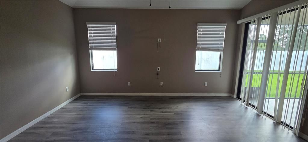 En Venta: $390,500 (4 camas, 3 baños, 2358 Pies cuadrados)