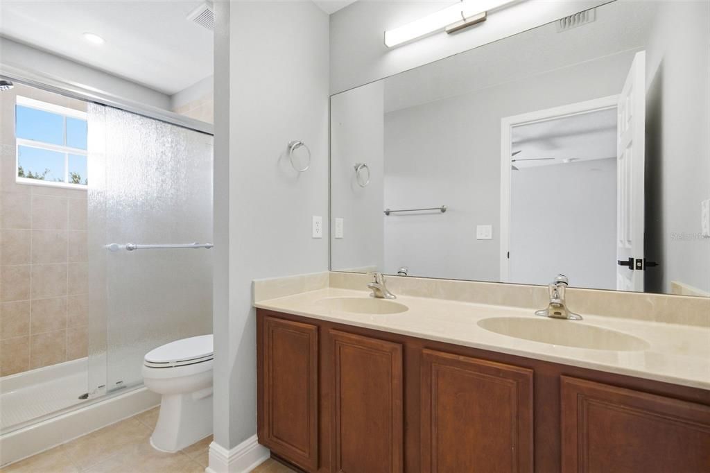 В аренду: $2,250 (3 спален, 2 ванн, 1410 Квадратных фут)