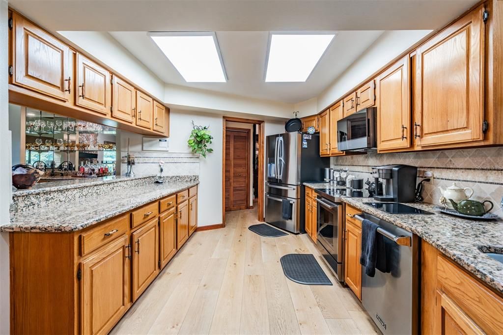 En Venta: $850,000 (4 camas, 3 baños, 2687 Pies cuadrados)