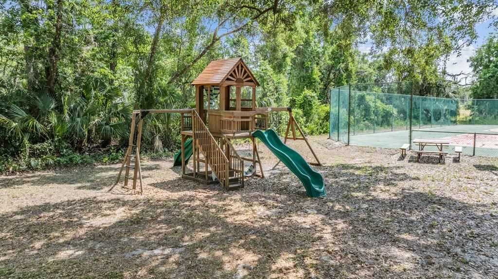 En Venta: $850,000 (4 camas, 3 baños, 2687 Pies cuadrados)