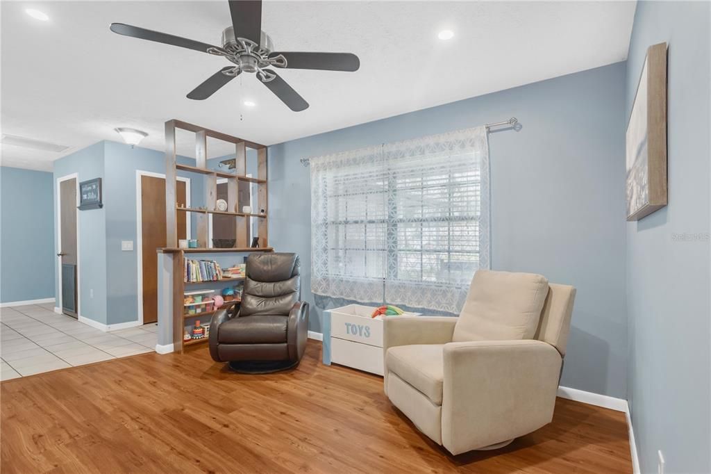 Activo con contrato: $375,000 (3 camas, 2 baños, 1674 Pies cuadrados)