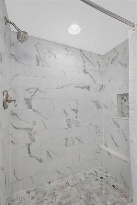 Activo con contrato: $375,000 (3 camas, 2 baños, 1674 Pies cuadrados)