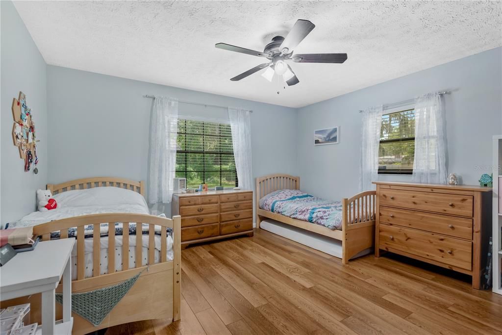 Activo con contrato: $375,000 (3 camas, 2 baños, 1674 Pies cuadrados)