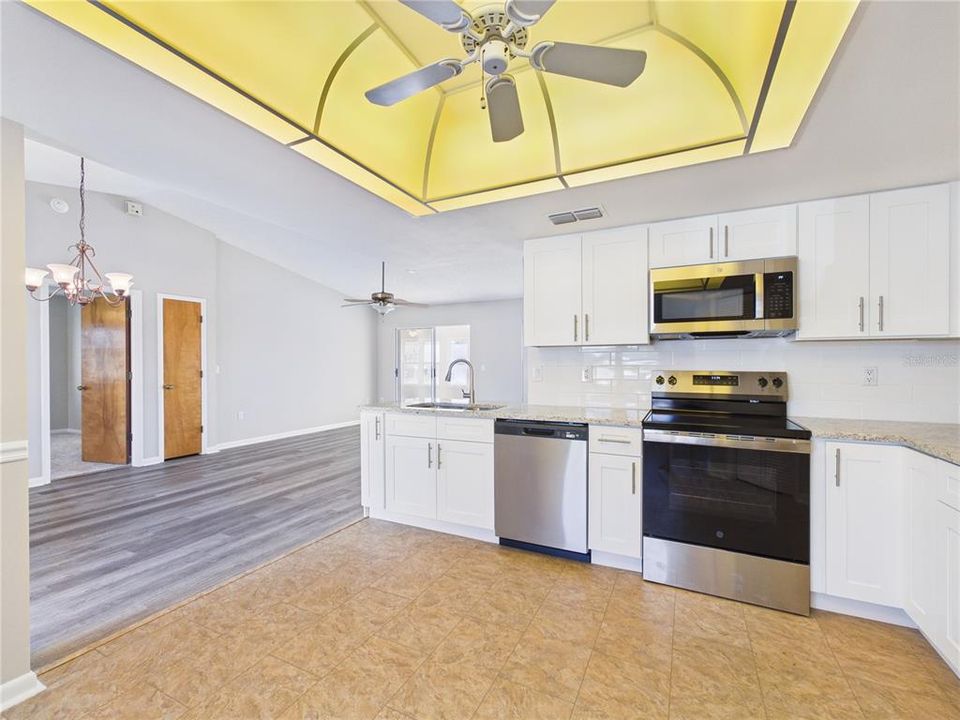 На продажу: $215,000 (3 спален, 2 ванн, 1833 Квадратных фут)