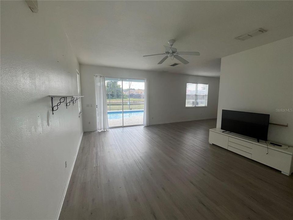 В аренду: $2,400 (4 спален, 3 ванн, 1768 Квадратных фут)