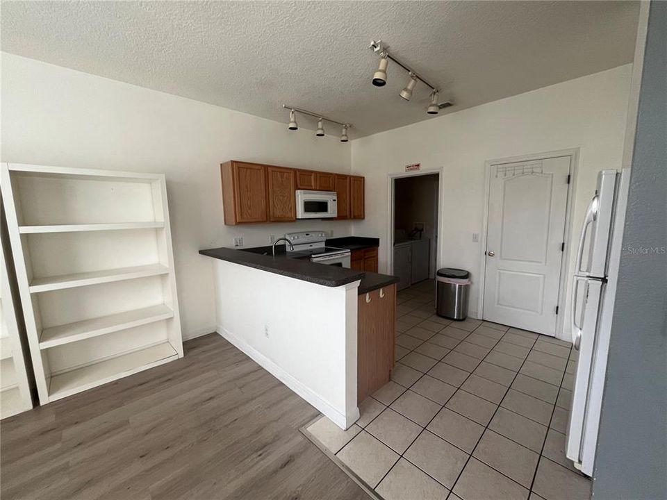 В аренду: $2,400 (4 спален, 3 ванн, 1768 Квадратных фут)