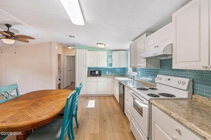 На продажу: $249,000 (3 спален, 2 ванн, 1056 Квадратных фут)