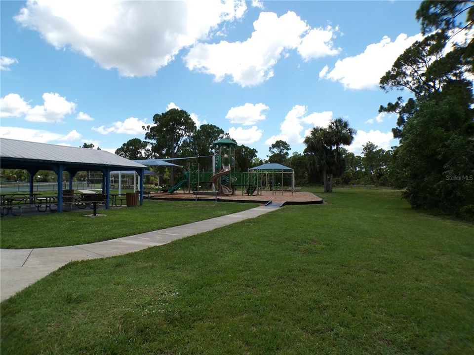 En Venta: $12,990 (0.17 acres)