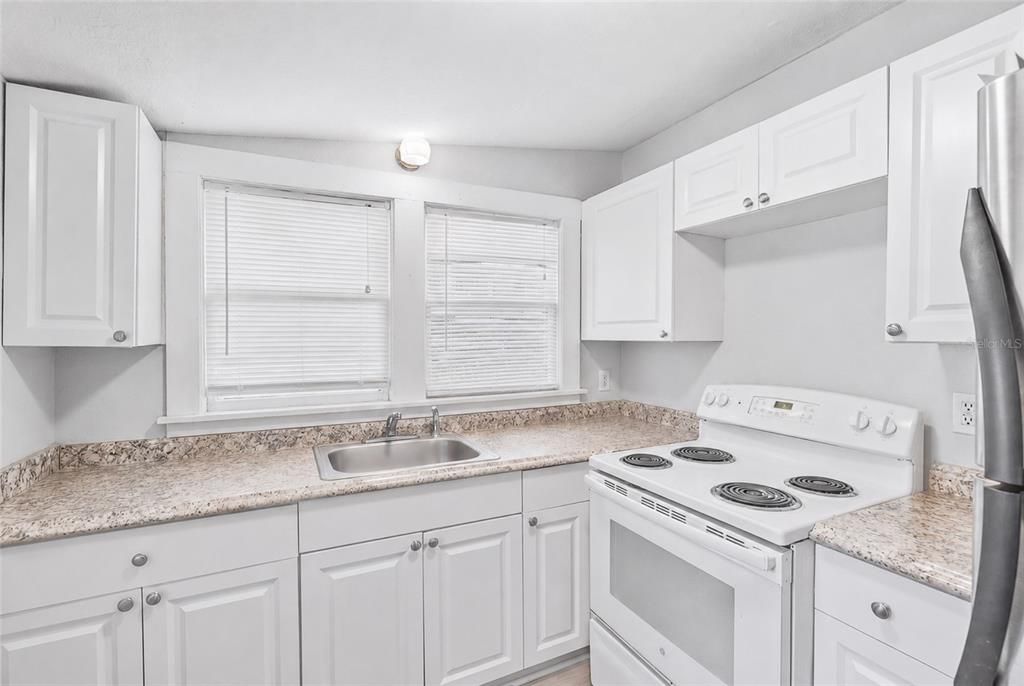 En Venta: $569,000 (4 camas, 2 baños, 1204 Pies cuadrados)
