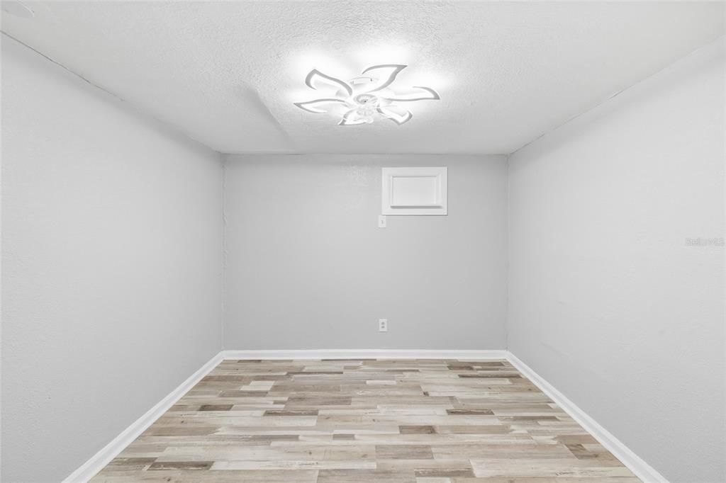 En Venta: $569,000 (4 camas, 2 baños, 1204 Pies cuadrados)