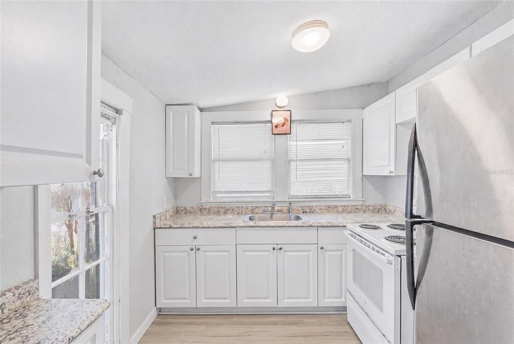 En Venta: $569,000 (4 camas, 2 baños, 1204 Pies cuadrados)