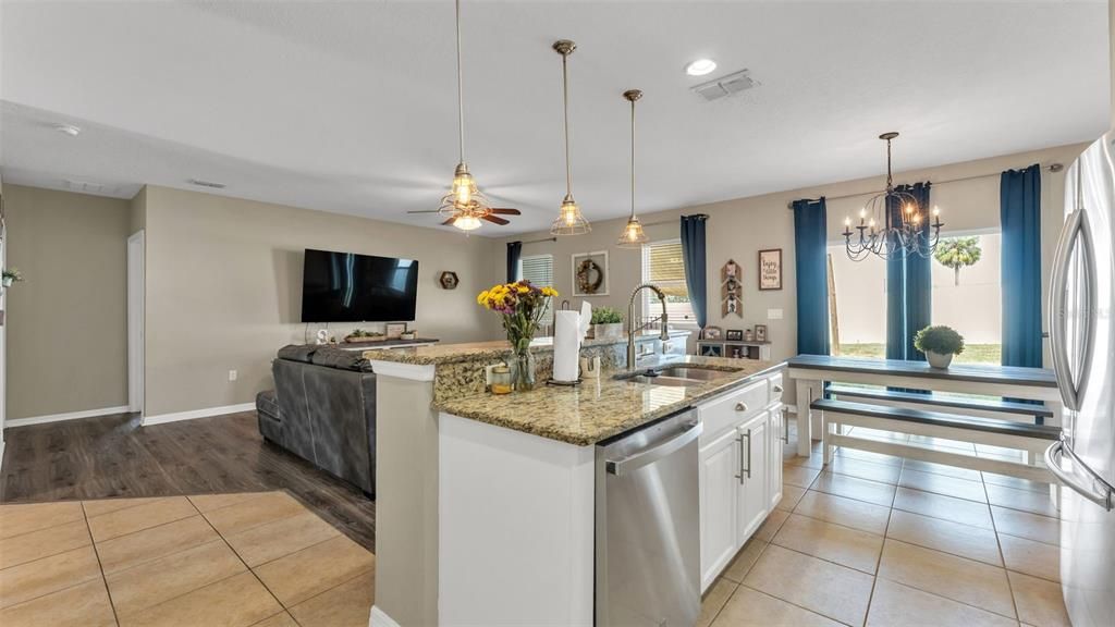 En Venta: $295,000 (4 camas, 2 baños, 1802 Pies cuadrados)