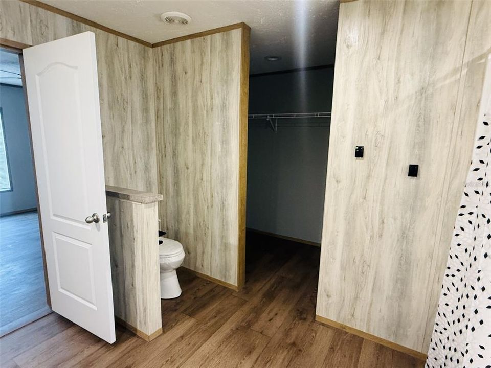 На продажу: $319,900 (4 спален, 2 ванн, 1904 Квадратных фут)